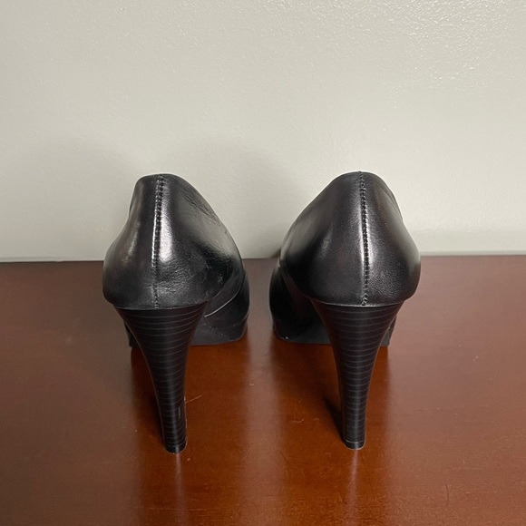 Isaac Mizrahi, front platform, heel pumps - Picture 6 of 11